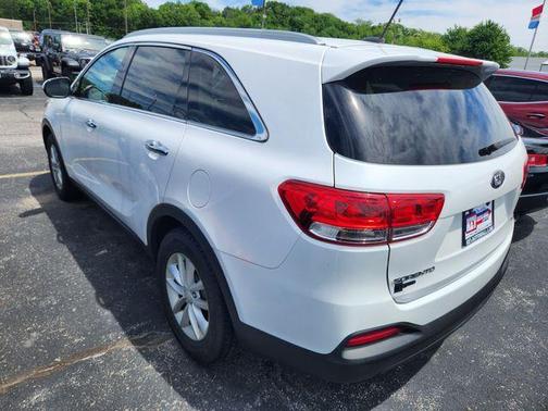 Snow White Pearl 2017 Kia Sorento LX