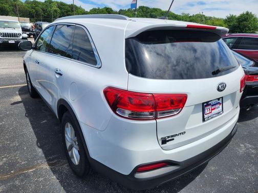 Snow White Pearl 2017 Kia Sorento LX