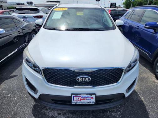 Snow White Pearl 2017 Kia Sorento LX