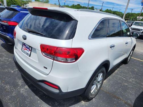 Snow White Pearl 2017 Kia Sorento LX
