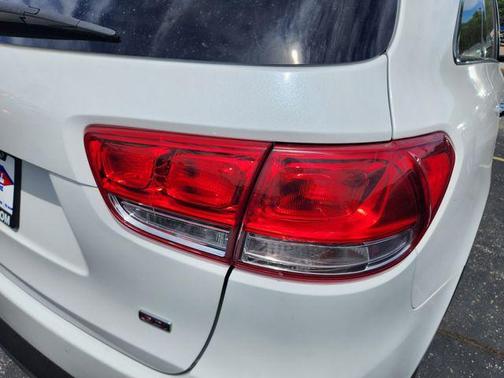 Snow White Pearl 2017 Kia Sorento LX