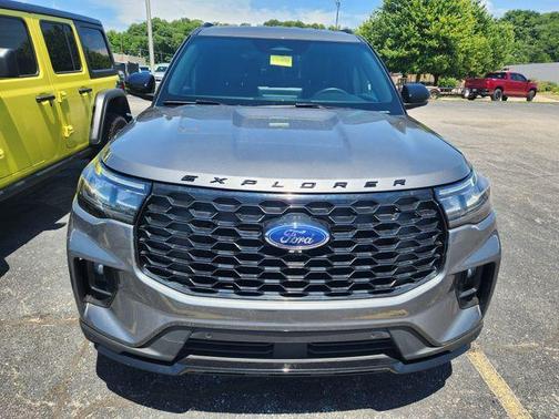 Gray Metallic 2025 Ford Explorer ST-Line