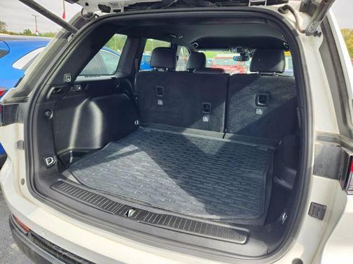 Bright White Clearcoat 2024 Jeep Grand Cherokee Laredo