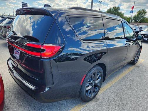 2026 Chrysler Pacifica Limited