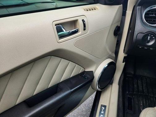 2011 Ford Mustang V6 Premium