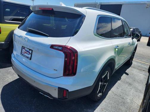 Glacial White Pearl 2023 Kia Telluride S