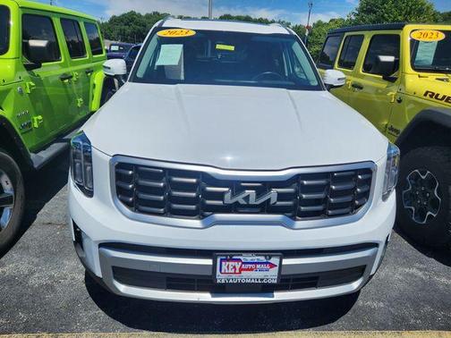 Glacial White Pearl 2023 Kia Telluride S