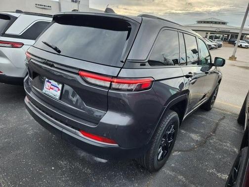 2026 Jeep Grand Cherokee Laredo