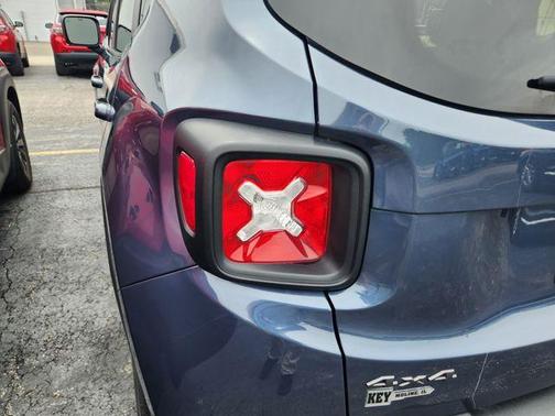 Slate Blue Pearlcoat 2021 Jeep Renegade Latitude