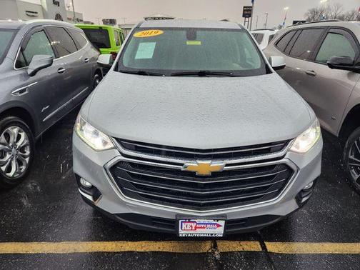 Silver Ice Metallic 2019 Chevrolet Traverse LT Leather