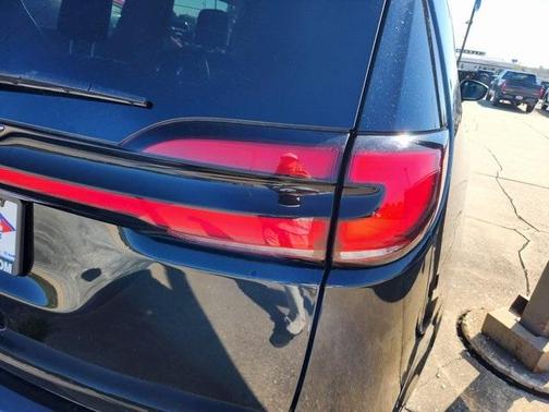 2023 Chrysler Pacifica Touring-L