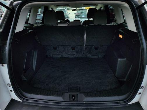 White Platinum 2014 Ford Escape SE