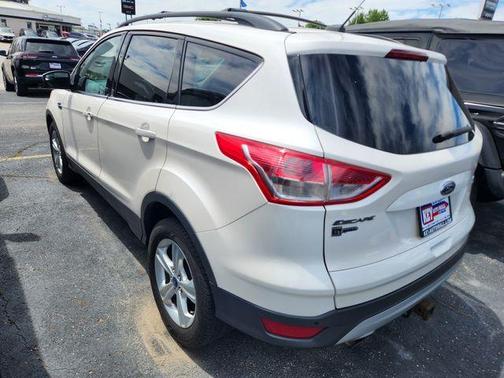 White Platinum 2014 Ford Escape SE