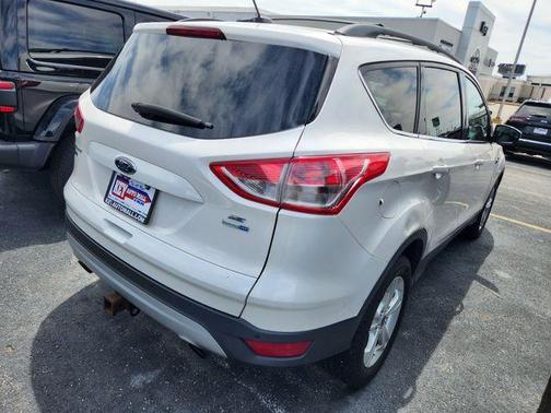 White Platinum 2014 Ford Escape SE