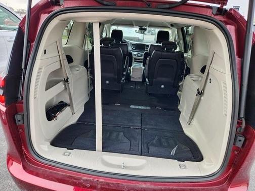 2023 Chrysler Pacifica Touring-L