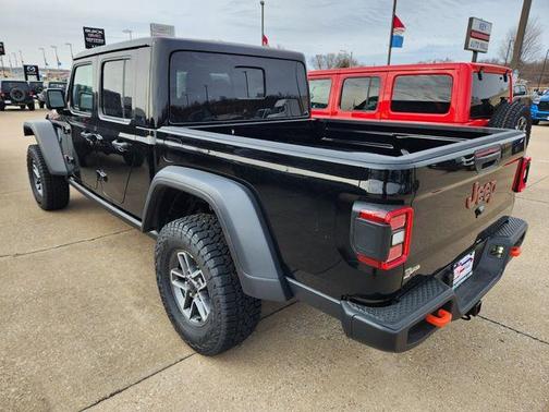Black Clearcoat 2026 Jeep Gladiator Mojave