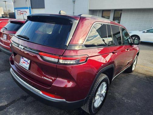 Velvet Red Pearlcoat 2026 Jeep Grand Cherokee Laredo
