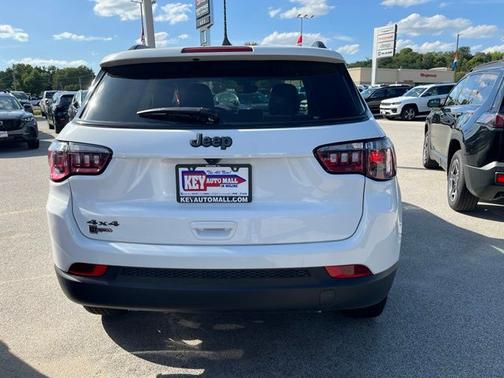 Bright White Clearcoat 2026 Jeep Compass Latitude