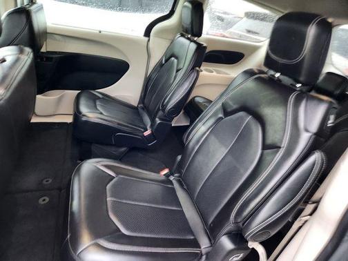 2024 Chrysler Pacifica Touring-L