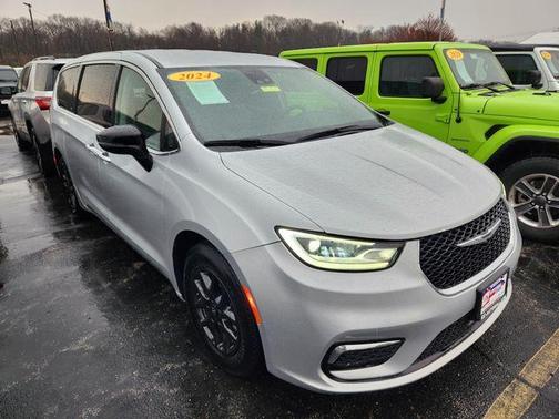 2024 Chrysler Pacifica Touring-L