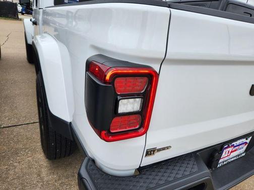 Bright White Clearcoat 2026 Jeep Gladiator Sport