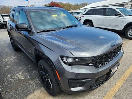 2025 Jeep Grand Cherokee Laredo