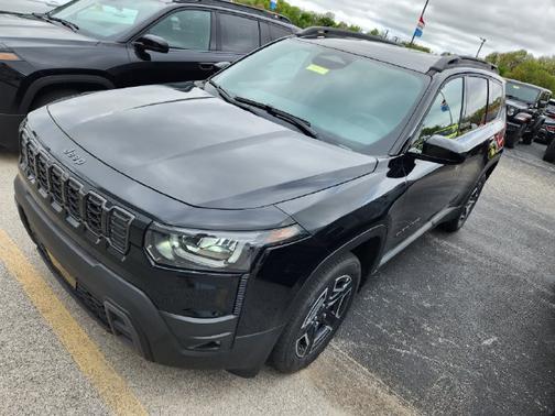 Diamond Black Crystal Pearlcoat 2026 Jeep Cherokee Laredo
