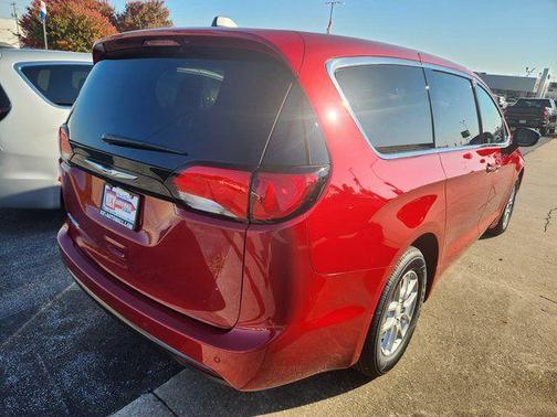 2026 Chrysler Voyager LX