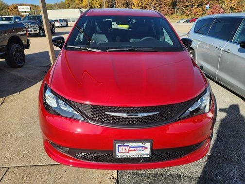 2026 Chrysler Voyager LX