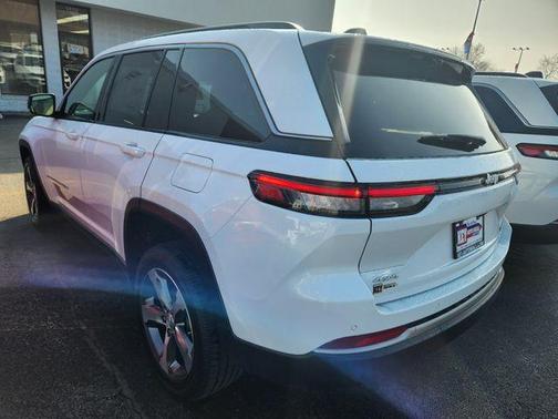 Bright White Clearcoat 2026 Jeep Grand Cherokee Limited