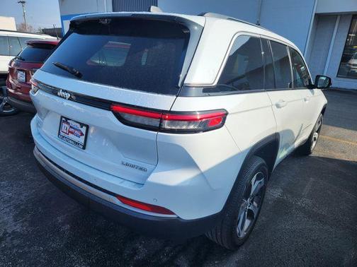 Bright White Clearcoat 2026 Jeep Grand Cherokee Limited