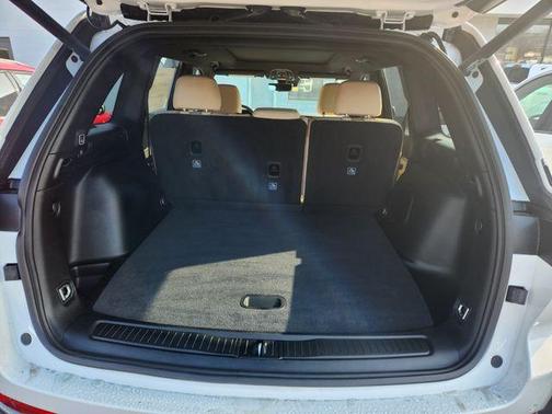 Bright White Clearcoat 2026 Jeep Grand Cherokee Limited