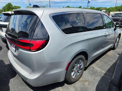 Silver Mist Clearcoat 2024 Chrysler Pacifica Touring-L
