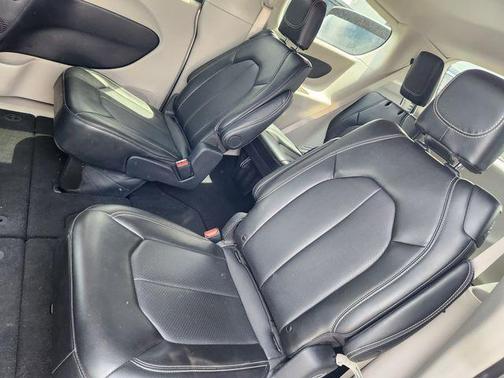Silver Mist Clearcoat 2024 Chrysler Pacifica Touring-L
