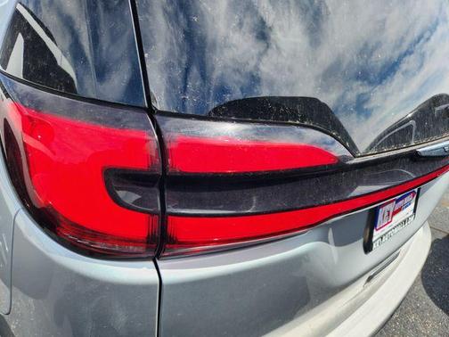 Silver Mist Clearcoat 2024 Chrysler Pacifica Touring-L