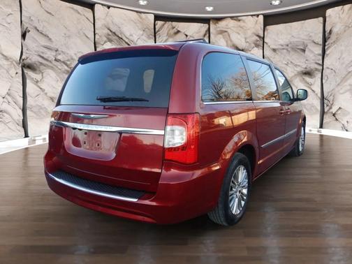 2013 Chrysler Town & Country Touring