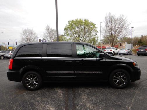 2015 Chrysler Town & Country S