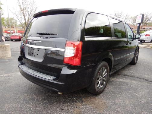 2015 Chrysler Town & Country S