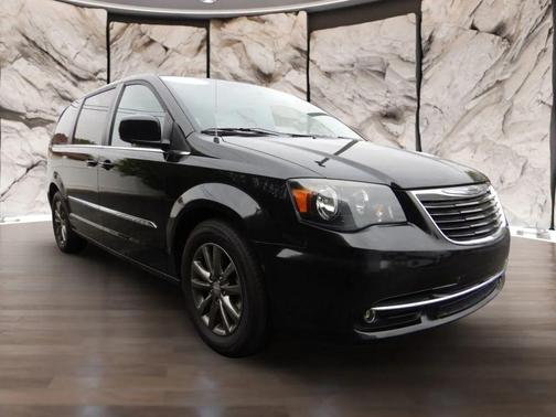 2015 Chrysler Town & Country S