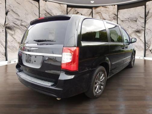 2015 Chrysler Town & Country S