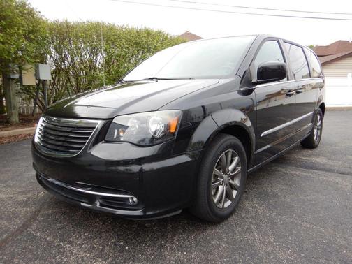 2015 Chrysler Town & Country S