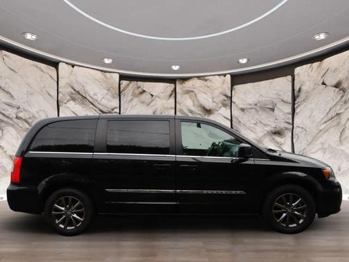 2015 Chrysler Town & Country S