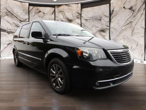 2015 Chrysler Town & Country S