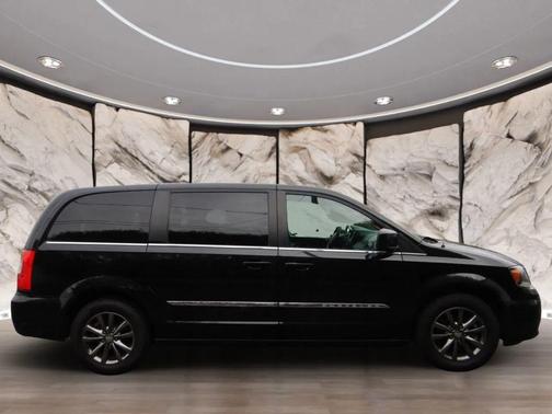 2015 Chrysler Town & Country S