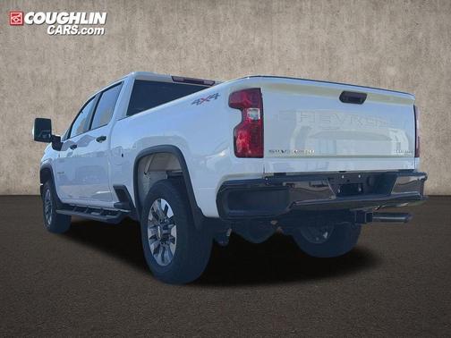 Summit White 2026 Chevrolet Silverado 2500 Custom