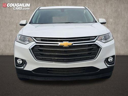 Iridescent Pearl Tricoat 2021 Chevrolet Traverse LT Cloth