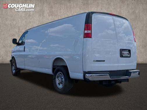 2025 Chevrolet Express 3500 Work Van