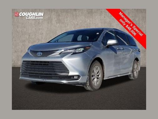 Magnetic Gray Metallic 2025 Toyota Sienna XLE