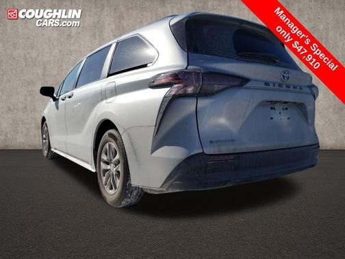 Magnetic Gray Metallic 2025 Toyota Sienna XLE