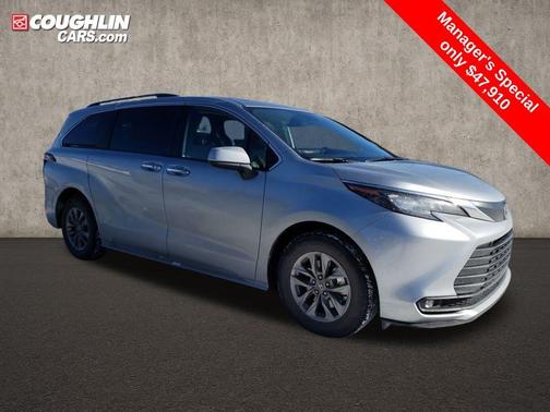 Magnetic Gray Metallic 2025 Toyota Sienna XLE